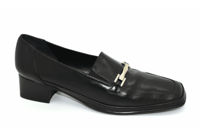 Amalfi by Rangoni Forietti Narrow Fitting Chain Loafer 